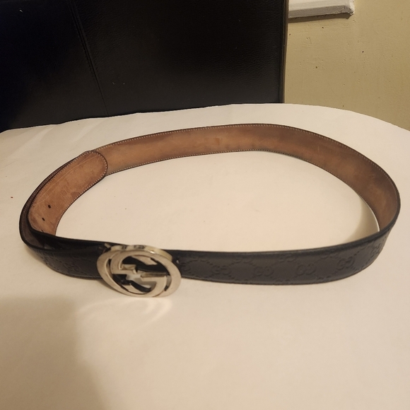 Gucci leather belt with logo buckle size 44" in VGUC - Picture 4 of 10